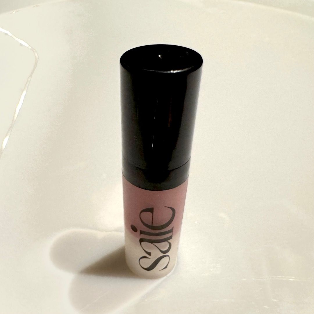 Saie Dew Blush in Chilly < 5 ml mini (Category: Makeup) located in Manila. Submitted by mommy_mary (Listing ID 1441538272, Image 3). Description: Pump type. Little goes a long way, you’d only need half a pump for both cheeks already. Used twice only.