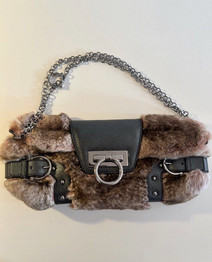Salvatore Ferragamo Baguette (Category: Shoulder Bags) located in Manila. Submitted by dashlux (Listing ID 1441424636, Image 1). Description: .