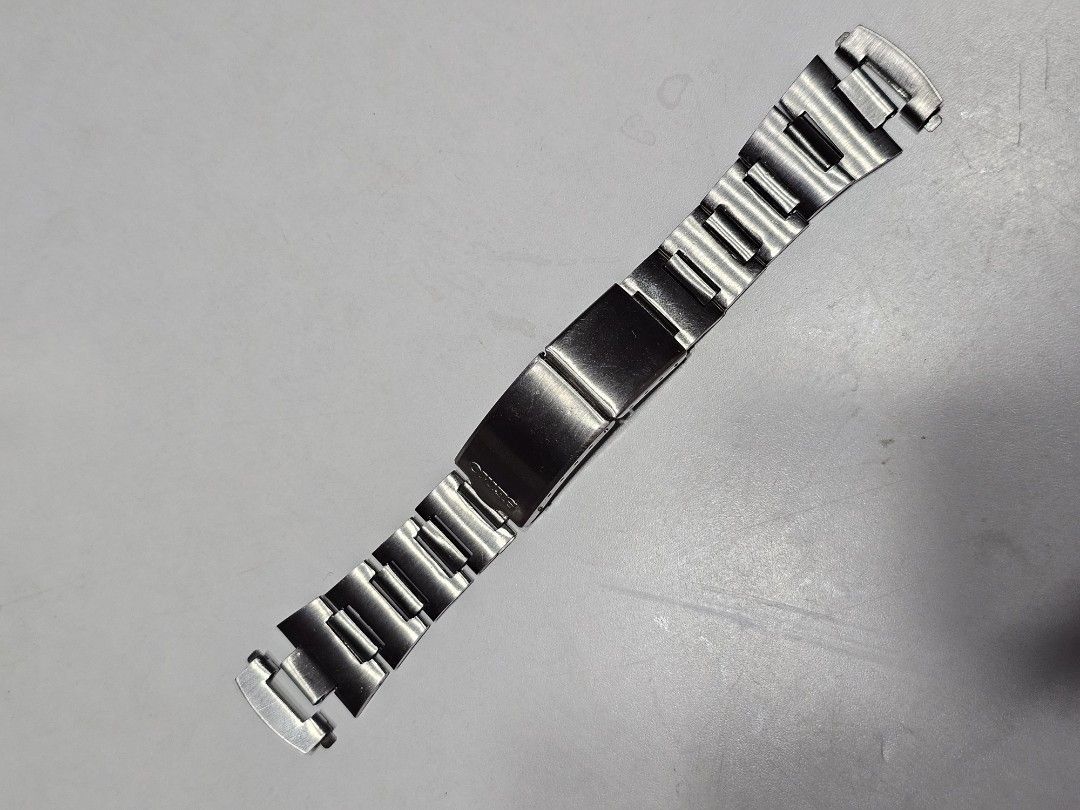 Seiko 6139-6002 H Clasp Bracelet (Category: Men's Watches) located in Marikina City. Submitted by jerrocarlos (Listing ID 1441428852, Image 1). Description: Original 6139-6002 H-Clasp Tapered Bracelet - Original Seiko watch bracelet - Made of stainless steel in Japan - Clasp is intact and functional - Selling as is -kulang na links -fits 6.5" -with extender price p4000.