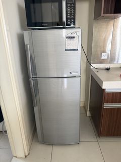 (Category: ) located in . Submitted by hk626491 (Listing ID 1441494275, Image 1). Description: .