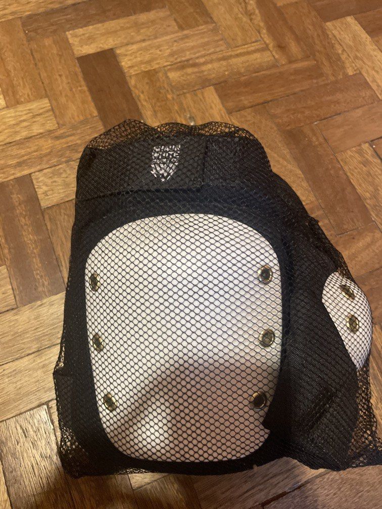 Shaun White Supply Co. Knee/elbow Pad Set (Category: Skates, Rollerblades & Scooters) located in Manila. Submitted by zaolongbuo1018 (Listing ID 1441582007, Image 1). Description: Been used once and never touched it again (i used to skate but not anymore so im decluttering my stuffs).