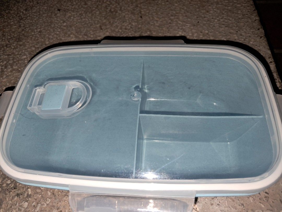 small plastic container with partitions471336035802173445