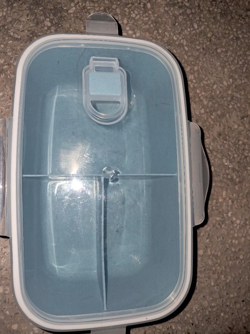 small plastic container with partitions