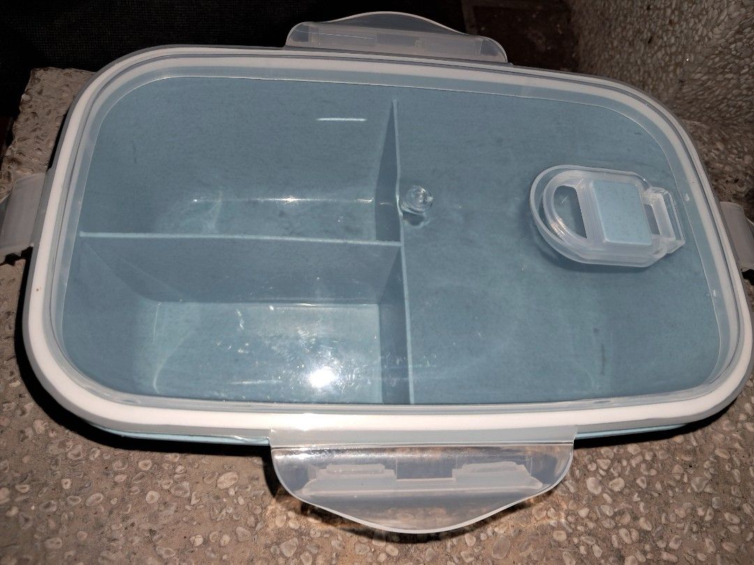 small plastic container with partitions471336035802173444