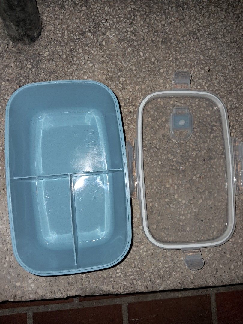 small plastic container with partitions471336035802173441