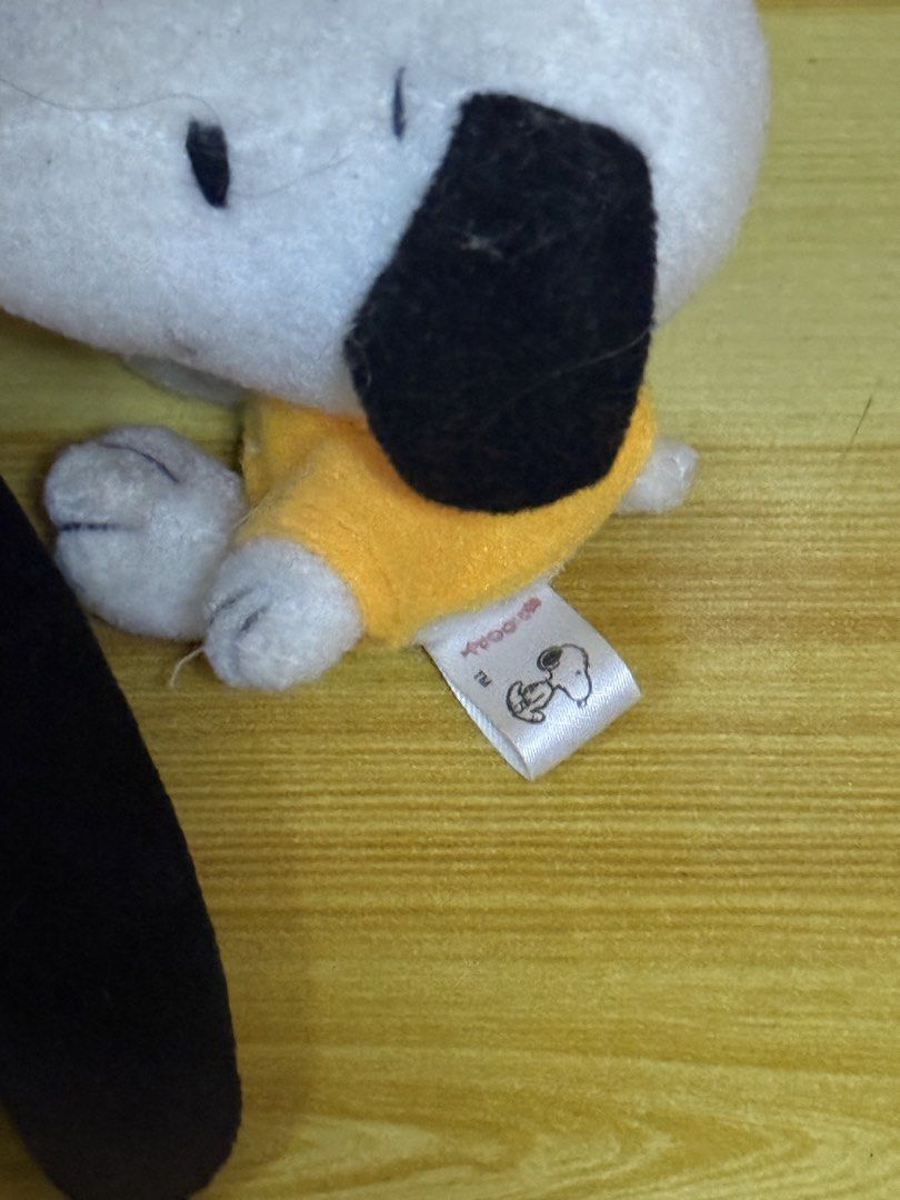 Snoopy wallet and collectible (Category: Wallets & Card holders) located in Bulacan. Submitted by apparela (Listing ID 1441492816, Image 3). Description: take both for ₱150 og both with etiketa no issues.