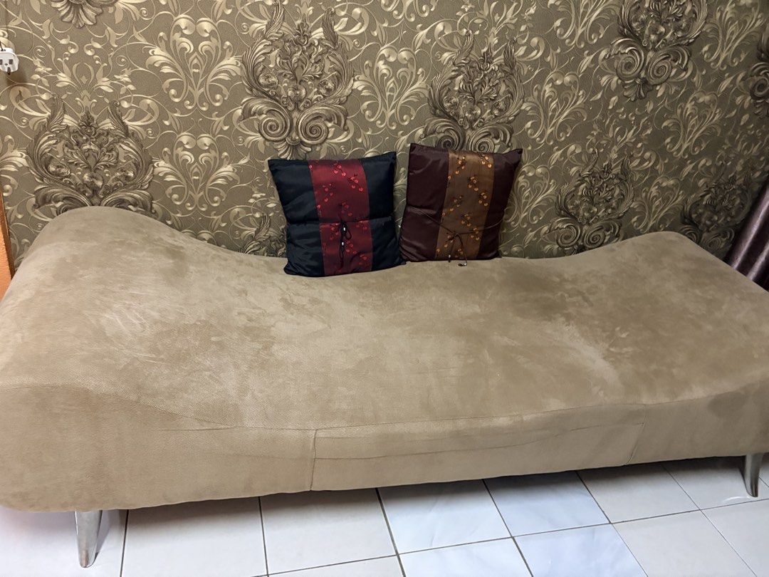 Sofa, couch (Category: Sofas) located in Ipoh. Submitted by neshva1 (Listing ID 1441406110, Image 1). Description: - used sofa clearing out to free up space. - has been with us for many good years, so do expect signs of usage — slight bottoming out and some colour fading over time. - Overall still looks decent and can still serve its purpose. - Suitable for someone looking for an extra sofa, rental unit, hostel, office space or anyone not particu