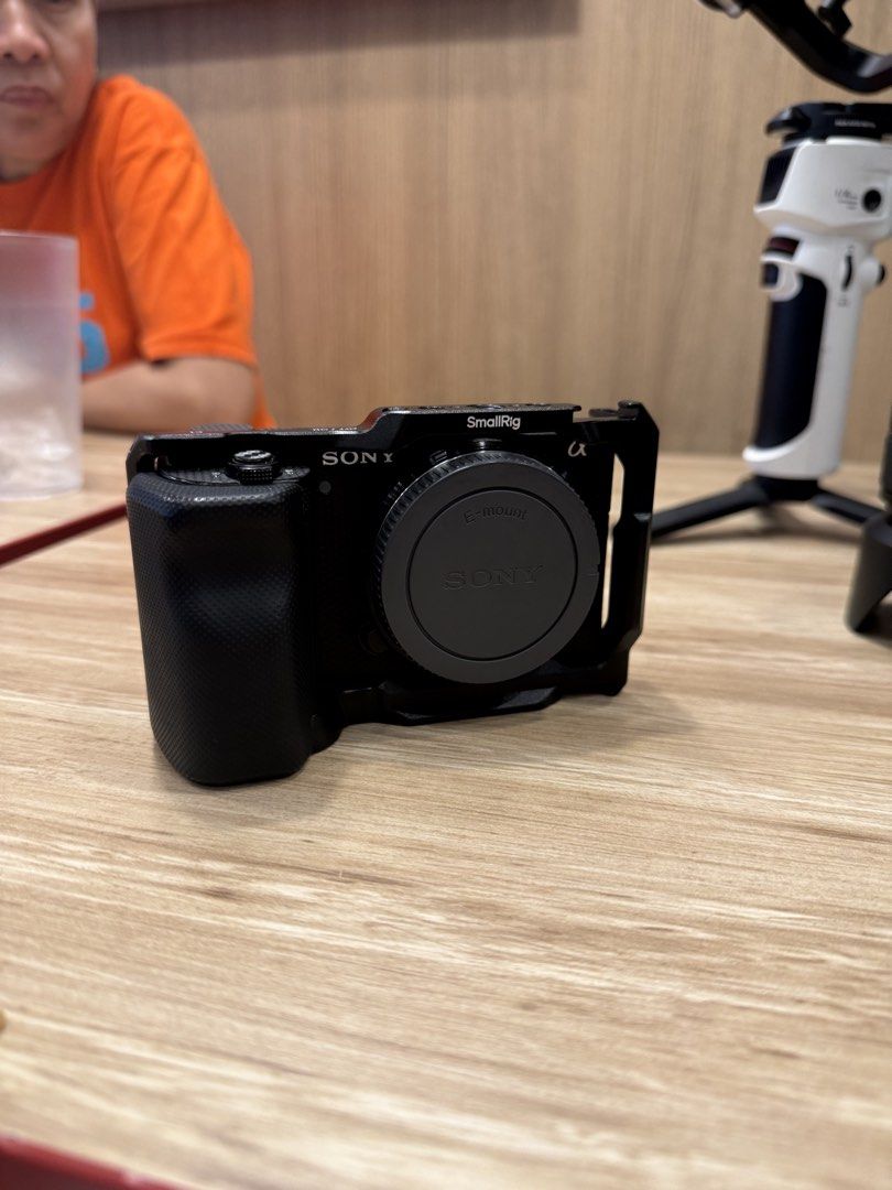 SONY ZVE10 (Category: Cameras) located in Manila. Submitted by luckyflower-85ff (Listing ID 1441455681, Image 1). Description: Sony Zve10 no lens -ravpower battery -smallrig cage (bago lang) 12k shutter count Jjc scratch resistant skin.