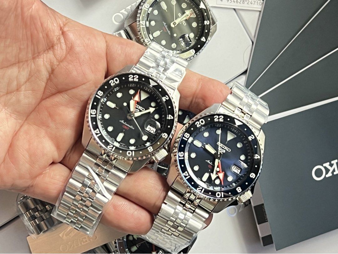 SSK001K1 Bruce Wayne SSK003K1 Batman (Category: Men's Watches) located in Makati City. Submitted by watchcenterph (Listing ID 1441483731, Image 1). Description: Re-Stock Alert! Back in Stocks are these popular Seiko GMT’s SSK001K1 - Bruce Wayne SSK003K1 - Batman P20,000 Cash P21,000 Credit Card {Facebook} : Watchcenterph {Instagram} : Watchcenterph ✅Makati Pick Up 🚚Shipping Via LBC / Grab (additional charges apply) 💸Payment Accepted Through : B