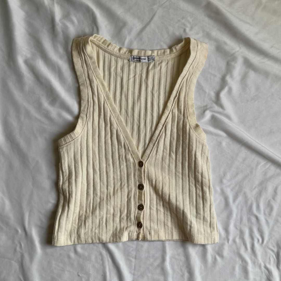 Stradivarius Cream Knit Vest (Category: Sleeveless) located in Santa Rosa. Submitted by ceyllective (Listing ID 1441499789, Image 1). Description: .