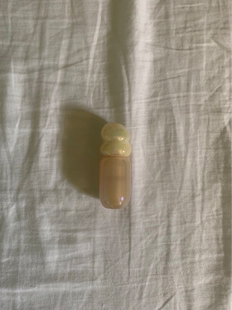 Sunnies Glow On Liquid Highlighter (Category: Makeup) located in Quezon City. Submitted by closetkisses (Listing ID 1441458749, Image 1). Description: still has a lot of product shade: stellar mop: gcash loc: quezon city, philippines nationwide shipping (j&t, grab, lalamove) .