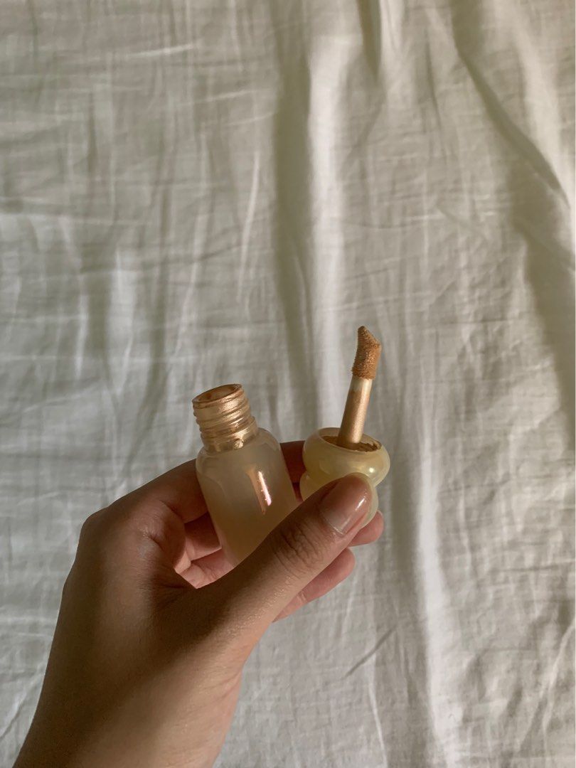 Sunnies Glow On Liquid Highlighter (Category: Makeup) located in Quezon City. Submitted by closetkisses (Listing ID 1441458749, Image 3). Description: still has a lot of product shade: stellar mop: gcash loc: quezon city, philippines nationwide shipping (j&t, grab, lalamove) .