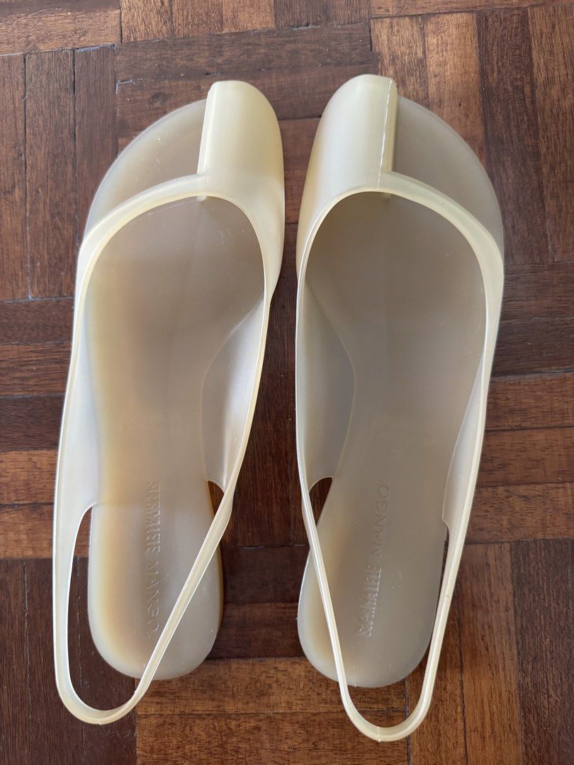 Supriya Lele x Mango Rubber Jelly Slingback Sandals (Category: Sandals) located in Manila. Submitted by filibaby (Listing ID 1424739450, Image 3). Description: Rubber Slingback sandals Supriya Lele x Mango collab Sold out style Excellent condition like new Size 37 - fits true to size (best fits 6-6.5) RFS only used once.