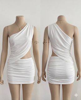 (Category: ) located in . Submitted by daintywears (Listing ID 1441400107, Image 1). Description: .
