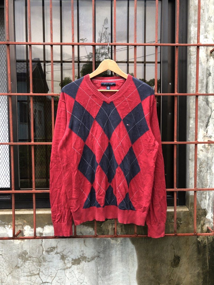 Tommy hilfiger knitted long sleeve (Category: Coats, Jackets and Outerwear) located in Labrador. Submitted by thriftnimab (Listing ID 1441480064, Image 1). Description: .
