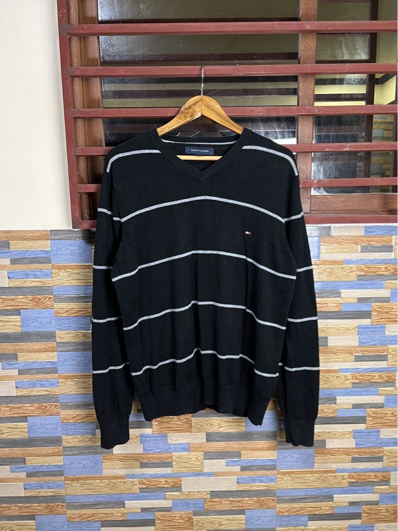 Tommy hilfiger stripe sweatshirt (Category: Tshirts & Polo Shirts ) located in Iba. Submitted by saploot (Listing ID 1441540772, Image 1). Description: Excellent condition No issue 21x28.