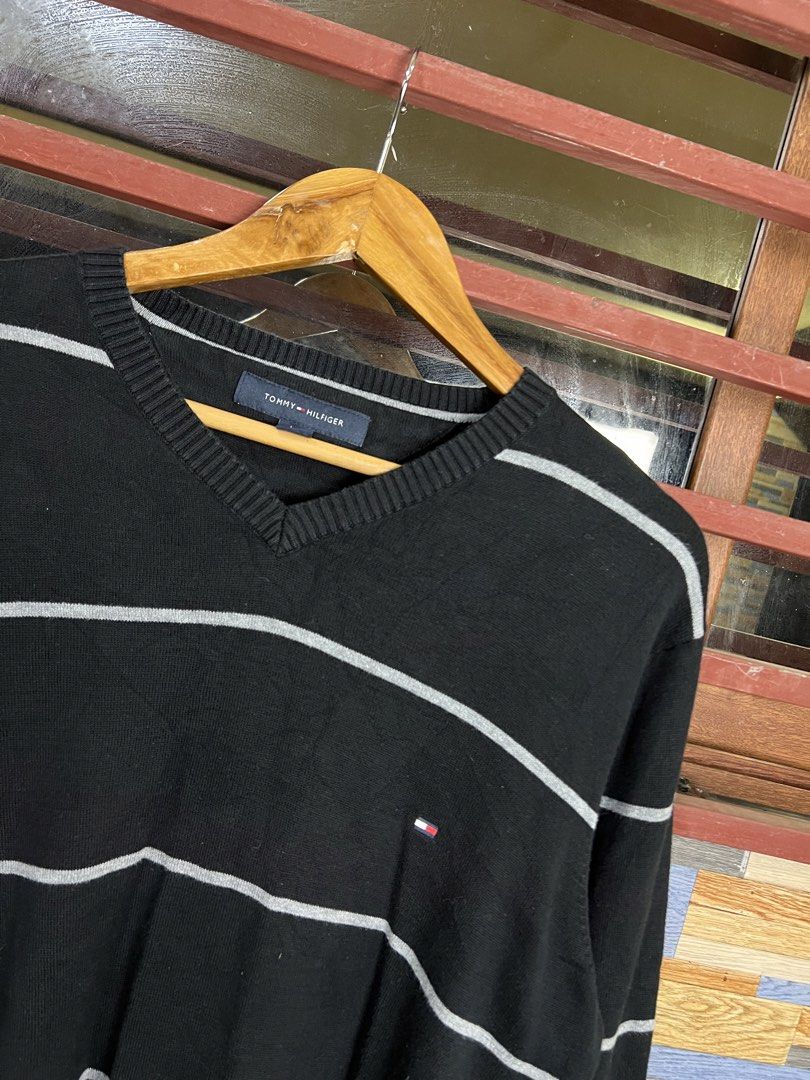 Tommy hilfiger stripe sweatshirt (Category: Tshirts & Polo Shirts ) located in Iba. Submitted by saploot (Listing ID 1441540772, Image 2). Description: Excellent condition No issue 21x28.