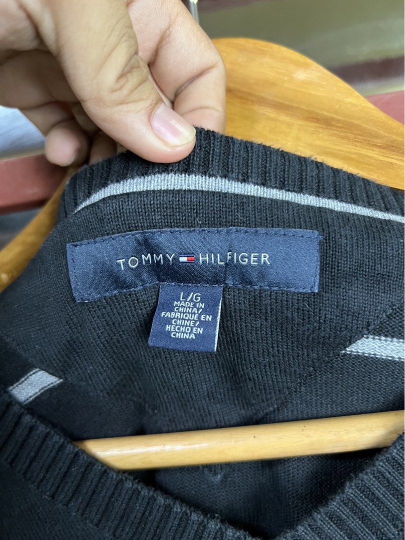 Tommy hilfiger stripe sweatshirt (Category: Tshirts & Polo Shirts ) located in Iba. Submitted by saploot (Listing ID 1441540772, Image 3). Description: Excellent condition No issue 21x28.