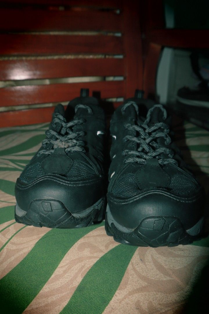 ToRead Shoes For Men (Category: Sneakers) located in Piddig. Submitted by itemsbycob (Listing ID 1441537452, Image 2). Description: - Brand: ToRead - For: Men - Size: EU 40 / UK 6 / US 7 - Color: Black - Condition: Good, pre-owned - Features: Durable sole, breathable mesh accents, secure lacing system.