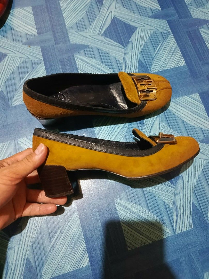 TORY BURCH (Category: Sneakers & Footwear) located in Pasay City. Submitted by master1970 (Listing ID 1441553335, Image 2). Description: Almost New, AUTHENTIC IN GOOD CONDITION, SLIGHTLY NEGOTIABLE..