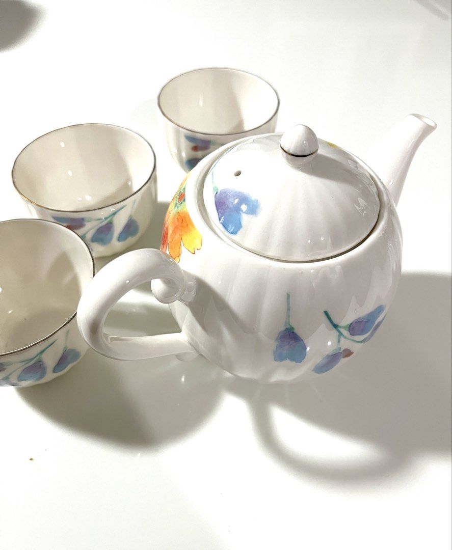 Ungaro Maebata Japan Floral Tea Set (Category: Coffee & Tea Tableware) located in Pasig City. Submitted by tylernchloe (Listing ID 1441383339, Image 3). Description: - Beautiful Ungaro Paris Maebata Japan teapot and 3 teacups - Lovely summer floral design with red, yellow, and blue flowers - Features a ribbed texture on teapot and cups.