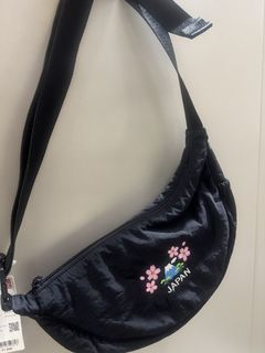 (Category: ) located in . Submitted by msshasha_wardrobe (Listing ID 1441453274, Image 1). Description: .