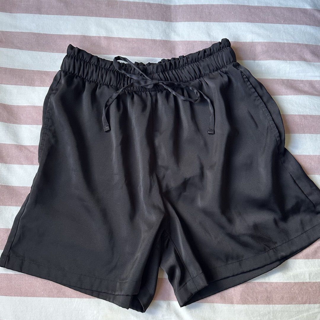 Uniqlo Black Satin Drawstring Shorts (Category: Shorts) located in Davao. Submitted by beys.corner (Listing ID 1441488646, Image 2). Description: - Brand: Uniqlo - Color: Black - Material: 100% Polyester - Features: Drawstring waist, pockets - Size: S - Ideal for: Casual wear, lounging.
