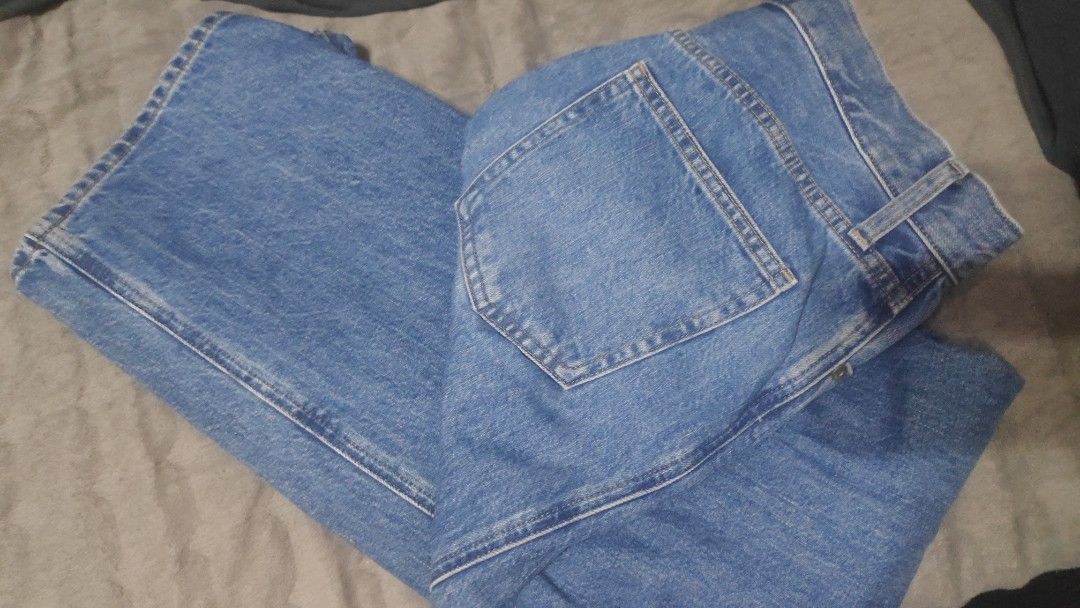 Uniqlo wide leg pants (Category: Jeans) located in Quezon City. Submitted by soop613 (Listing ID 1441543057, Image 1). Description: - Uniqlo Straight Fit Jeans - Size: 26/66cm - Color: Classic Blue Wash - Material: 100% Cotton Kaihara Denim - Pocket Lining: 100% Cotton - Fit: Straight Leg, Middle Rise - Ideal for: Everyday wear.