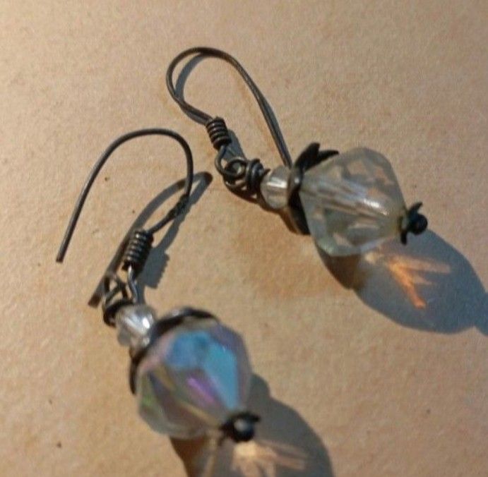 VINTAGE CRYSTAL NECKLACE & EARRINGS (2 pc set) (Category: Necklaces) located in Makati City. Submitted by fr_lll (Listing ID 1441579964, Image 3). Description: VINTAGE CRYSTAL NECKLACE & EARRINGS (2 pc set/ over 50 yes old) In very good condition as seen in photos. Note: Discoloration of silver elements due to age. Selling for Php 2,595 only Delivery via Grab Express, Lalamove. SF for the account of the buyer. Item will be marked sold / reserved 