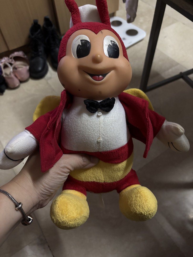 Vintage jollibee plush (Category: Plushies & Soft Toys) located in Manila. Submitted by vintageaccessories (Listing ID 1441567094, Image 2). Description: Classic jolib plush .