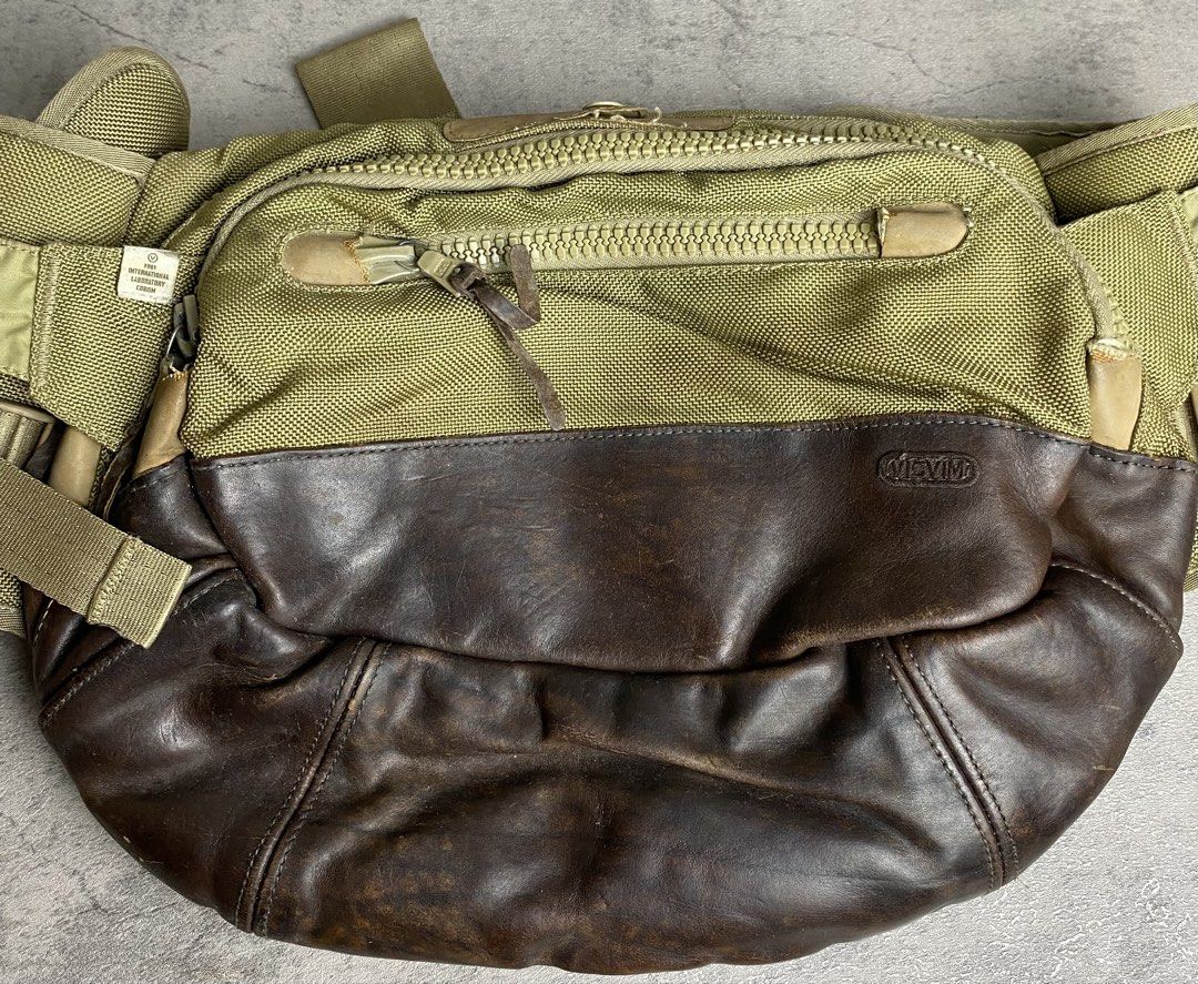 VISVIM - F/W09 - BALLISTIC CROSSBODY BAG (Category: Belt bags, Clutches and Pouches) located in Quezon City. Submitted by daboy_ (Listing ID 1441569509, Image 2). Description: Condition: 8/10 Flaws: Minor scratches / Sign of use Made in: China.