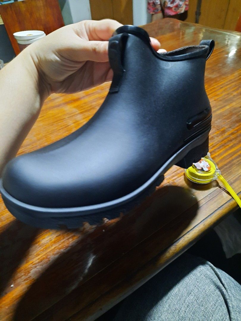 Waterproof Outdoor Unisex Rain Boots (Category: Boots) located in Caloocan City. Submitted by dcmixx95 (Listing ID 1441507075, Image 1). Description: - Unisex black short rain boots - Size 39 - Waterproof and ideal for outdoor use - Durable and comfortable for rainy days - RFS:Bought wrong size.