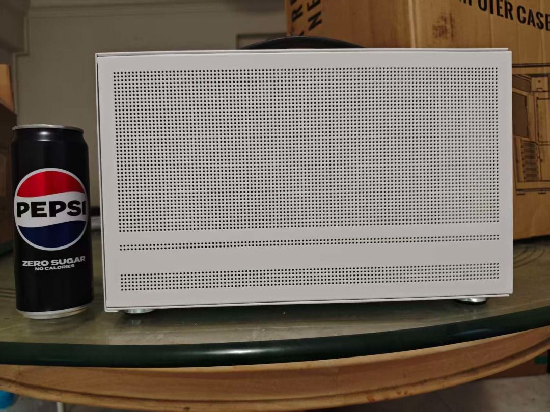 White 7.5L Mini ITX Computer Case with Handle471398989012019201
