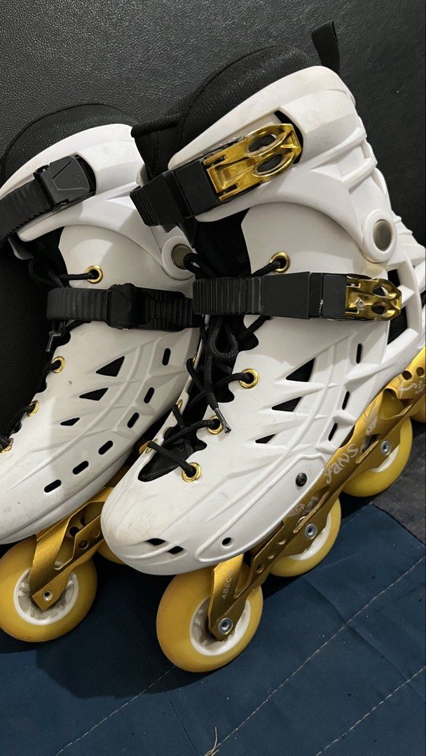 White & Gold Inline Skates - Size 7.5 US (Category: Skates, Rollerblades & Scooters) located in San Jose. Submitted by agalayugo25244 (Listing ID 1441404429, Image 2). Description: - White and gold inline skates - Size: 7.5 US / 40 EU - Ideal for aggressive or freestyle skating - Sturdy gold frame - Black laces and buckles - Great for street or park skating.