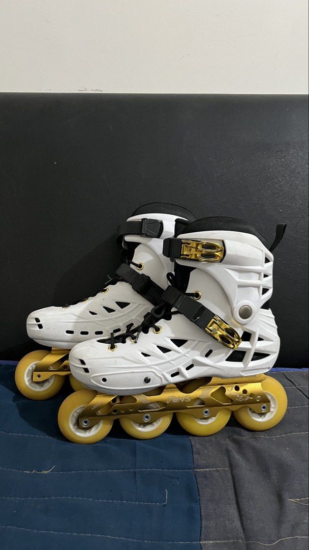 White & Gold Inline Skates - Size 7.5 US (Category: Skates, Rollerblades & Scooters) located in San Jose. Submitted by agalayugo25244 (Listing ID 1441404429, Image 1). Description: - White and gold inline skates - Size: 7.5 US / 40 EU - Ideal for aggressive or freestyle skating - Sturdy gold frame - Black laces and buckles - Great for street or park skating.