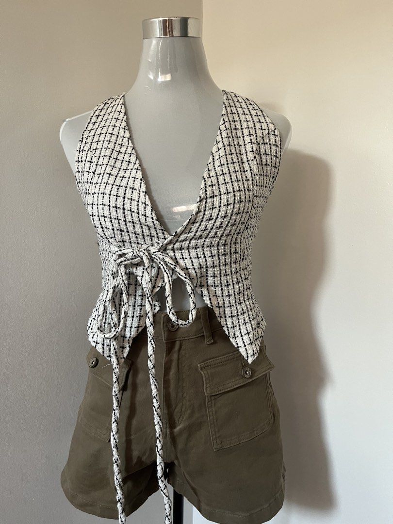 White Black Plaid Halter Tie Front Crop Top (Category: Sleeveless) located in Manila. Submitted by sagee.moon (Listing ID 1441438089, Image 1). Description: Cute white and black plaid halter top with a tie front. Cropped, sleeveless style perfect for pairing with high-waisted bottoms for any occasion..