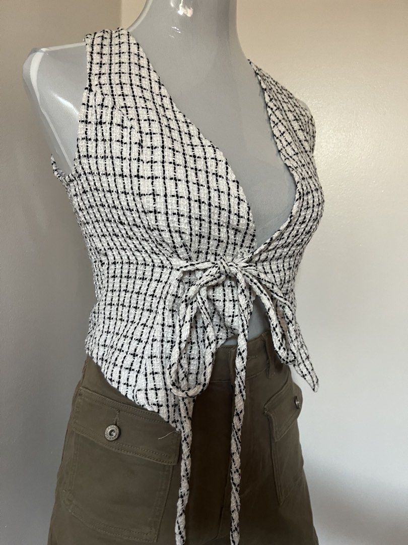 White Black Plaid Halter Tie Front Crop Top (Category: Sleeveless) located in Manila. Submitted by sagee.moon (Listing ID 1441438089, Image 2). Description: Cute white and black plaid halter top with a tie front. Cropped, sleeveless style perfect for pairing with high-waisted bottoms for any occasion..