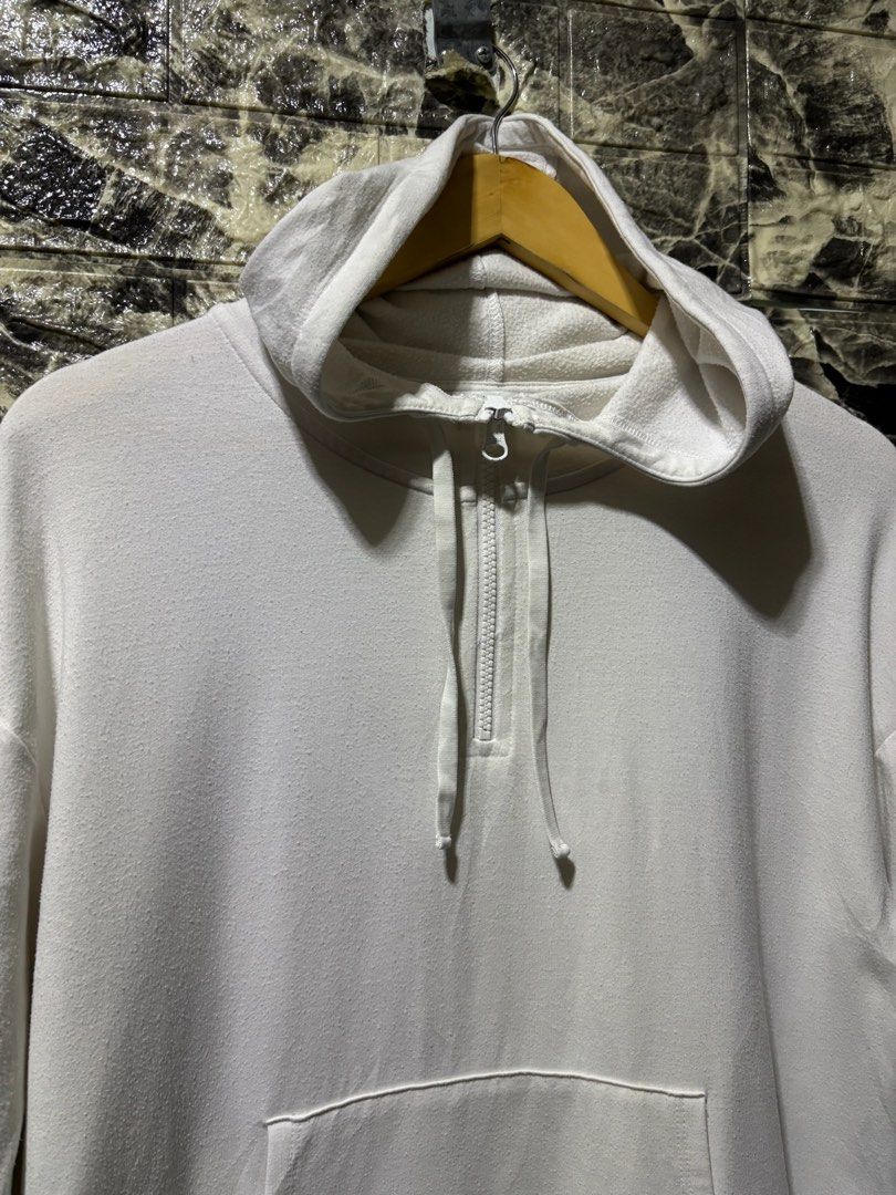 White Half-Zip Hoodie Sweatshirt (Category: Coats, Jackets and Outerwear) located in Manila. Submitted by 23cycle.ph (Listing ID 1441388989, Image 2). Description: Size: Medium Issue: none Condition: Excellent ₱180.