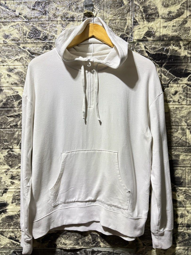 White Half-Zip Hoodie Sweatshirt (Category: Coats, Jackets and Outerwear) located in Manila. Submitted by 23cycle.ph (Listing ID 1441388989, Image 1). Description: Size: Medium Issue: none Condition: Excellent ₱180.