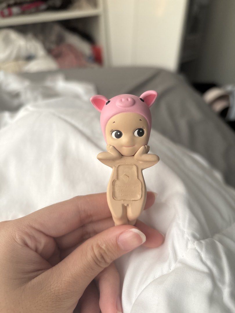 WTT/WTS SONNY ANGEL PIG HIPPER (Category: Designer & Blind Box Toys) located in Singapore. Submitted by 123452182827 (Listing ID 1441492668, Image 1). Description: trading for most pink hippers like the pink rabbit hipper wts for $15.