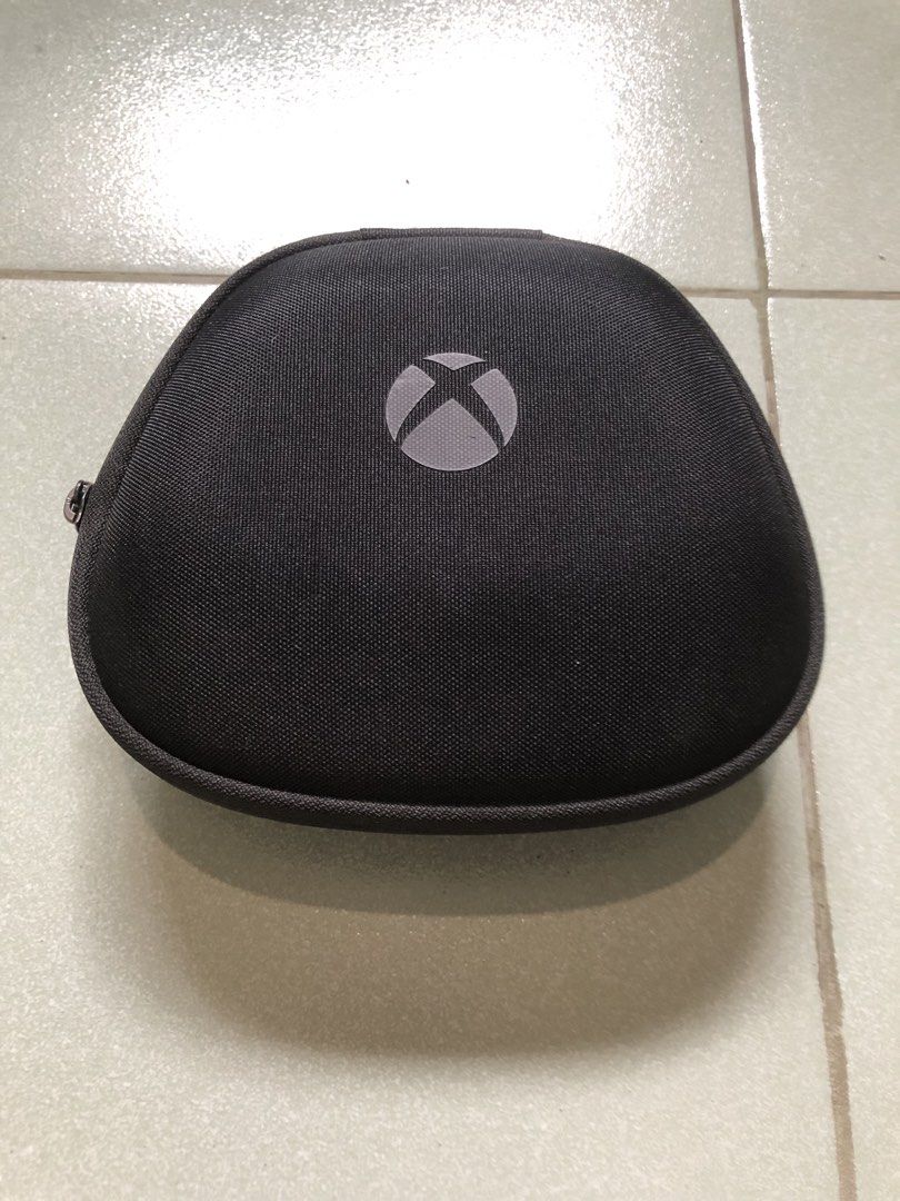 XBOX controller hardcase (Category: Cases & Covers) located in Quezon City. Submitted by markgolveo (Listing ID 1441428418, Image 2). Description: XBOX controller hardcase.