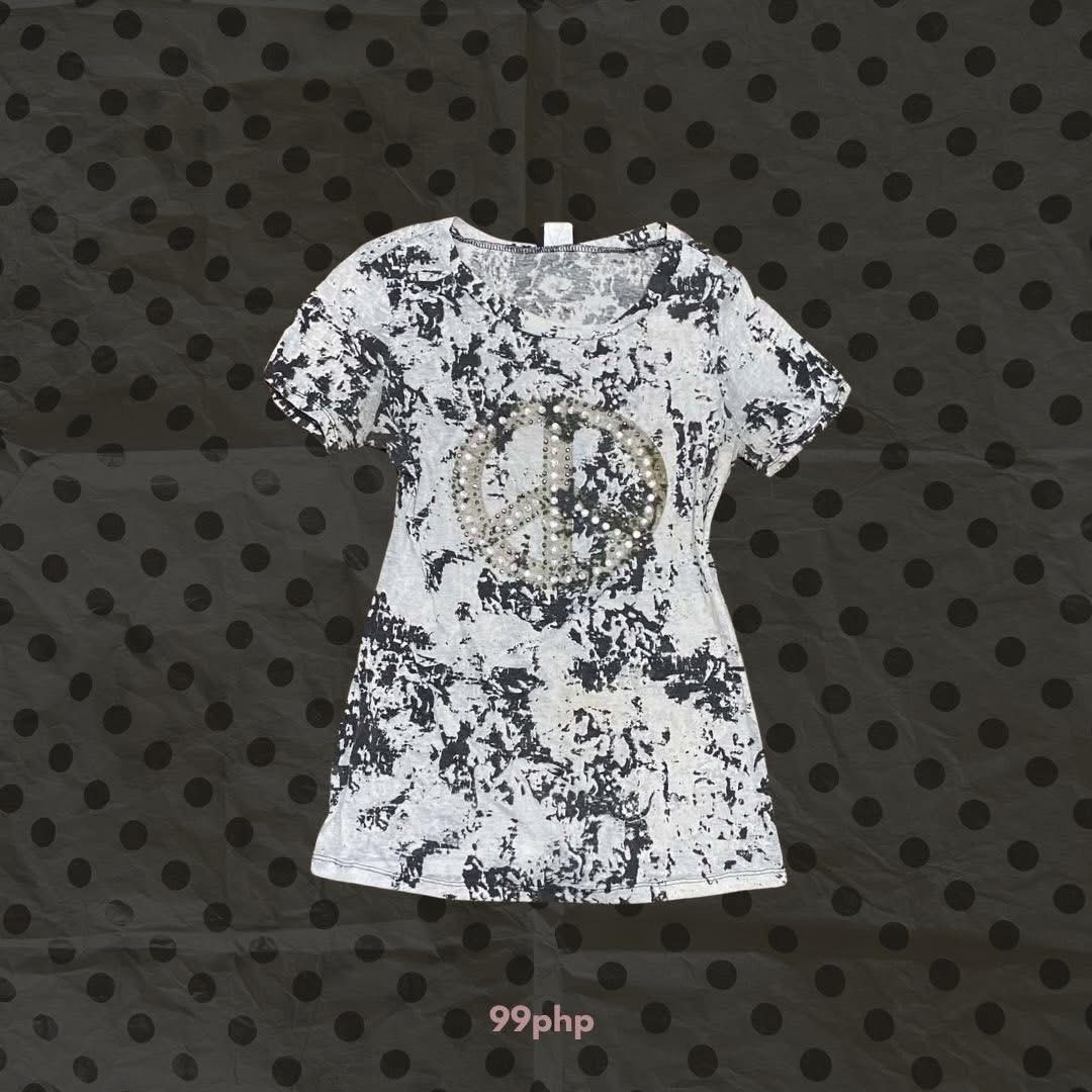 Y2k longsleeve top and shirt (Category: Longsleeves) located in Angeles City. Submitted by __28str (Listing ID 1441498569, Image 2). Description: 99php each + sf.