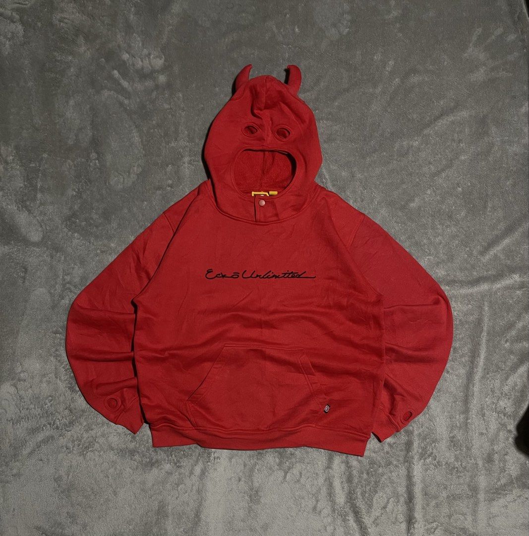 Y2K Vintage Ecko Unlimited Devil hoodie/ jacket (Category: Coats, Jackets and Outerwear) located in Davao. Submitted by batz11 (Listing ID 1441567866, Image 1). Description: Y2K ECKO DEVIL HOODIE Condition: Excellent condition Color rate: 9.8/10 Dimensions: 23 x 27 23 width/ 27 length NO ISSUE ❌ DAVAO CITY LOCATION 📍 CAN SHIP THROUGH J&T 🚚 DM IF INTERESTED 📥.