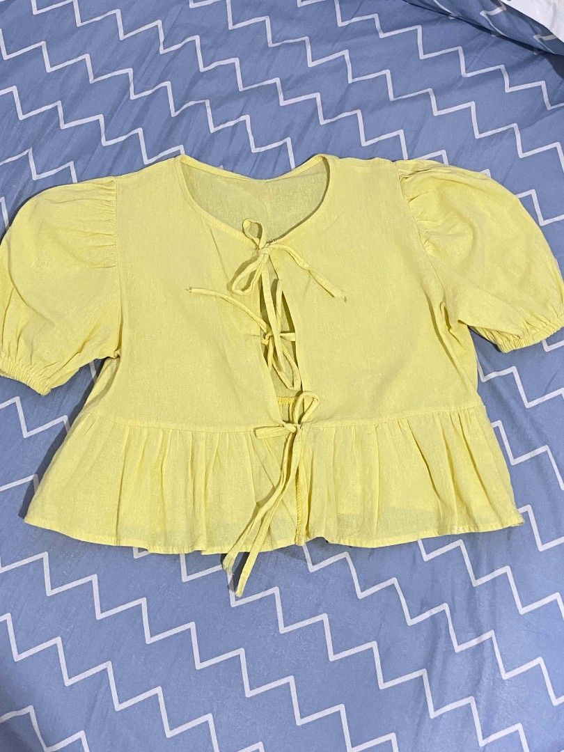 Yellow Self-Tie Ribbon Peplum Top (Category: Blouses) located in Meycauayan. Submitted by shescelsshesells (Listing ID 1441404216, Image 1). Description: Yellow Self-Tie Ribbon Peplum Top Brand: Dominique & Co Size: XS Color: Yellow PAYO ONLY. MOD: LALAMOVE/J&T MOP: GCASH/MAYA/MARIBANK/GOTYME The customer will shoulder the mailing and delivery service. You can opt to book your own choice of delivery service provider..