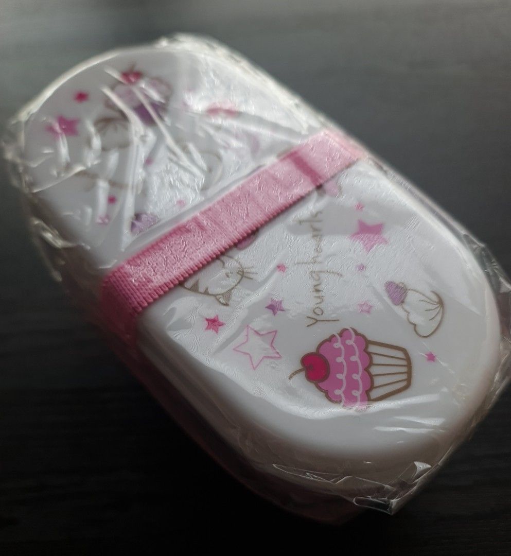 Young Hearts Bento Box with Strap