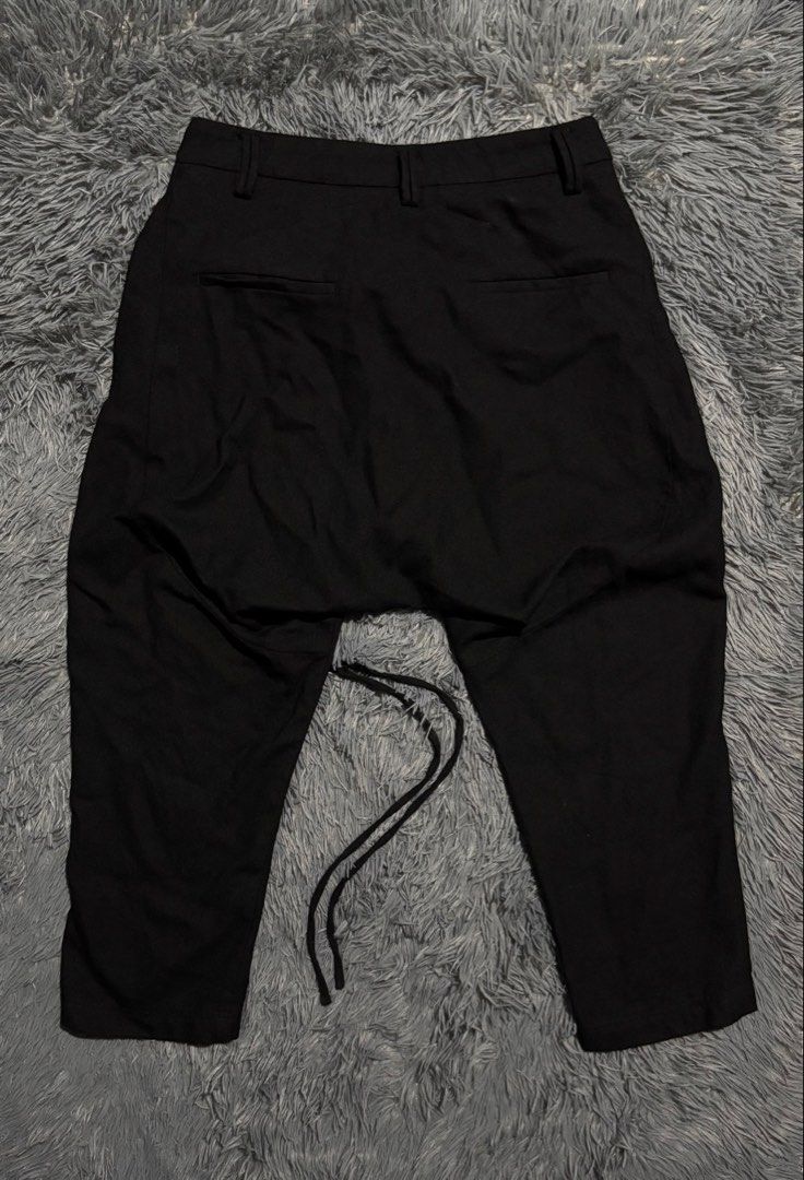 Y’s Wool trousers (Category: Trousers) located in Manila. Submitted by xnierfix_ph (Listing ID 1441534647, Image 2). Description: Y’s trouser wool ‎_______________________ ‎Size: 1 on tag ‎(Measured by Inches) ‎Width: 22 ‎Length: 28 ‎Condition: EXCELLENT ‎Color Rate: 9/10 ‎Issue: cut tag ‎_______________________ ‎ ‎Color may vary due to lightning so check wisely. ‎Thank you for your understanding ❤️.