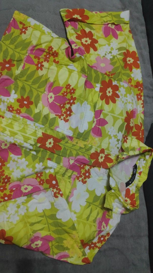 Zara Floral Print Button-Up Shirt (Category: Shirts) located in Quezon City. Submitted by soop613 (Listing ID 1441522134, Image 1). Description: - Zara floral print shirt - Size: Medium but rungs big, up to XL - Short sleeves - Collared neckline - Ideal for casual outfits - Made in Turkey -oversized, boxy.