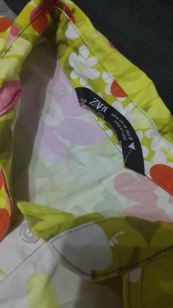 Zara Floral Print Button-Up Shirt (Category: Shirts) located in Quezon City. Submitted by soop613 (Listing ID 1441522134, Image 2). Description: - Zara floral print shirt - Size: Medium but rungs big, up to XL - Short sleeves - Collared neckline - Ideal for casual outfits - Made in Turkey -oversized, boxy.