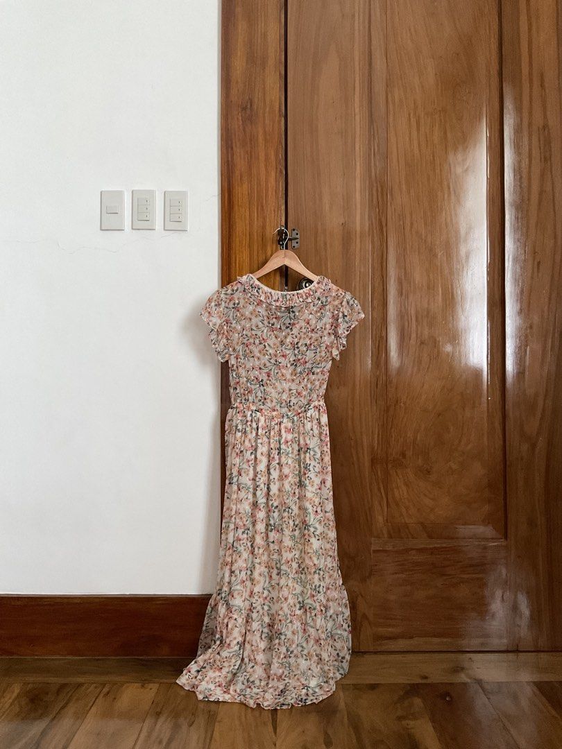 Zara Floral Ruffle Maxi Dress (Category: Dresses) located in Iloilo. Submitted by maecha (Listing ID 1441380562, Image 3). Description: - Flowy maxi dress - Delicate floral print - Flutter sleeves - Ruffled V-neckline - Elasticated waist with drawstring tie - Tiered hem for added movement - Perfect for casual outings or summer events.