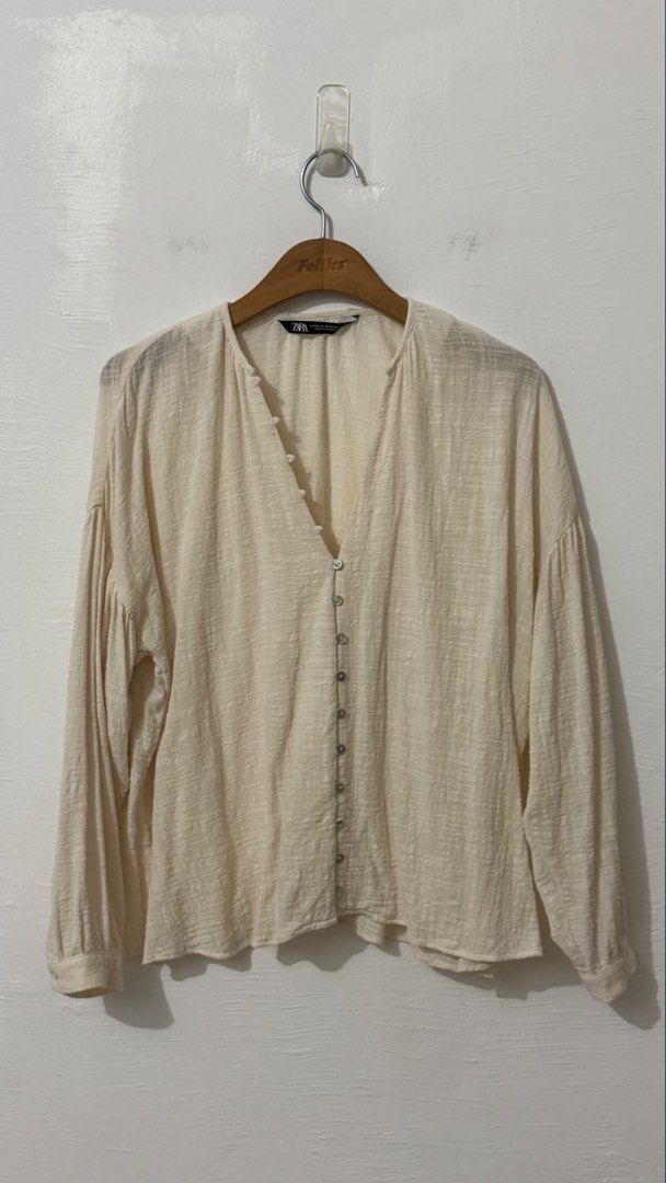 Zara rustic oversize buttondonw (Category: Longsleeves) located in Cordova. Submitted by thedecluterrer (Listing ID 1441447200, Image 3). Description: .